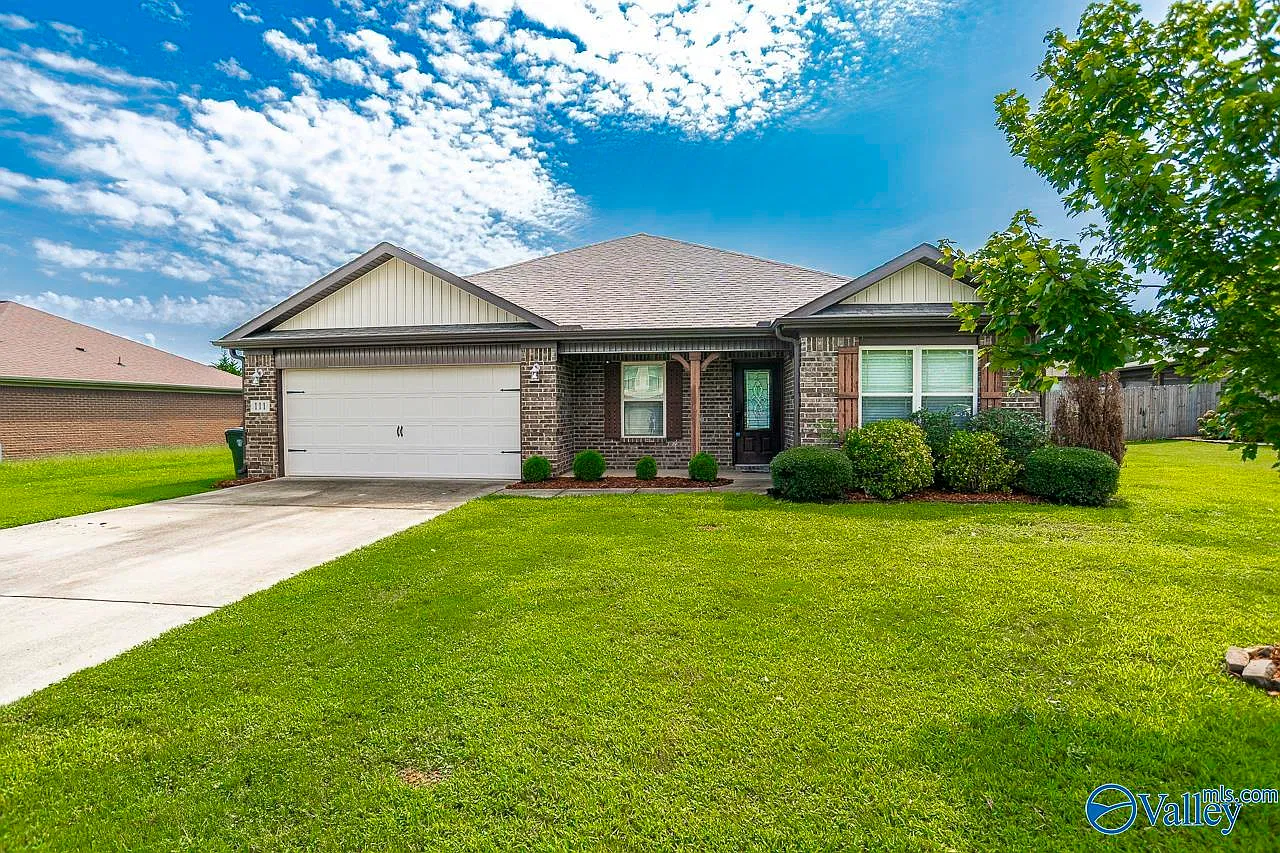 4 bed, 2.0 bath, 1774 sqft, $1,650 — Photo 1