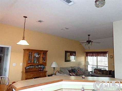 4th image of 609 Oliver Ln