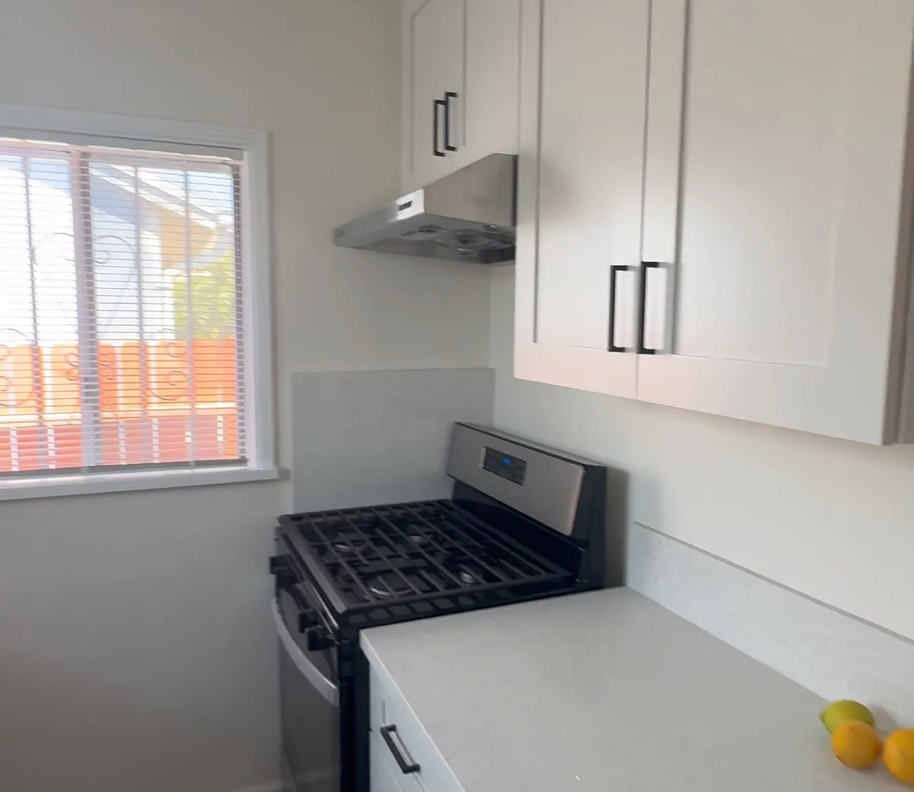 2 bed, 1.5 bath, 1000 sqft, $2,900 — Photo 3
