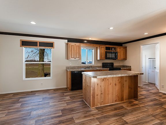 Kitchen, dining & island seating all centered around private views