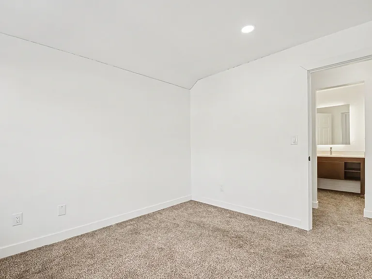 Harter Heights Place — Photo 33