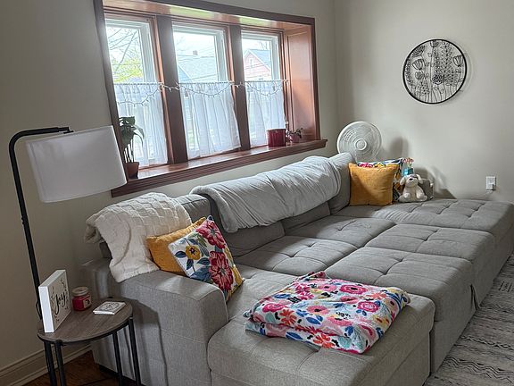3rd image of 805 Seymour Ave