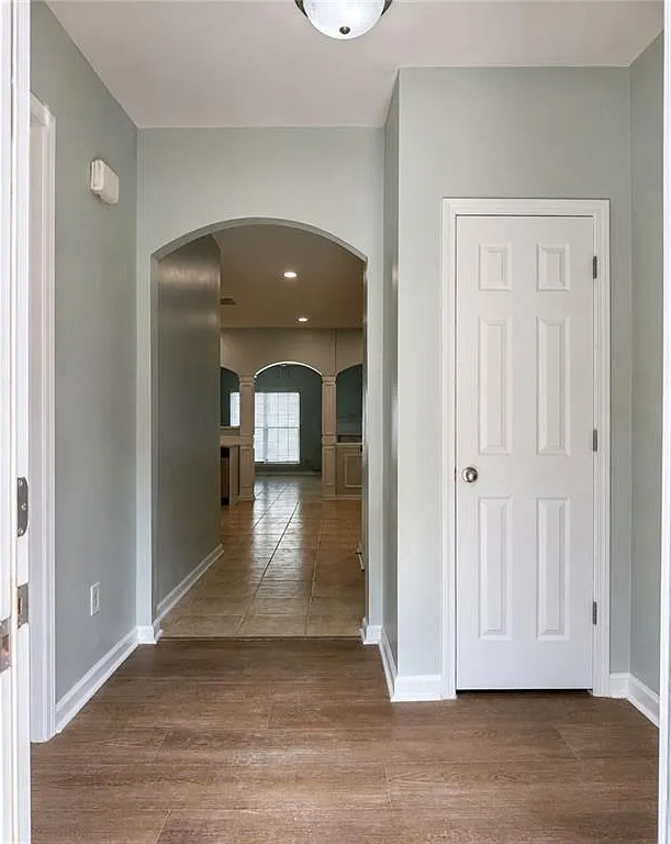 3 bed, 2.5 bath, 1952 sqft, $2,150 — Photo 2