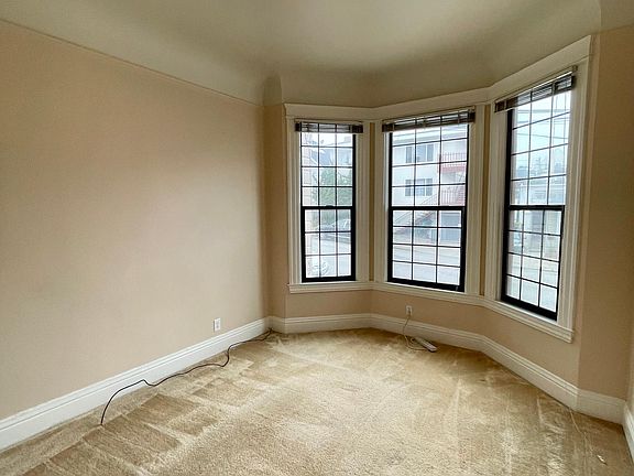 4th image of 452 31st Ave