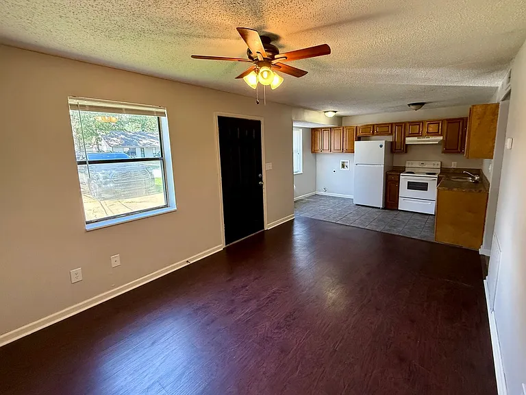 4717 Samantha Ave — Photo 3