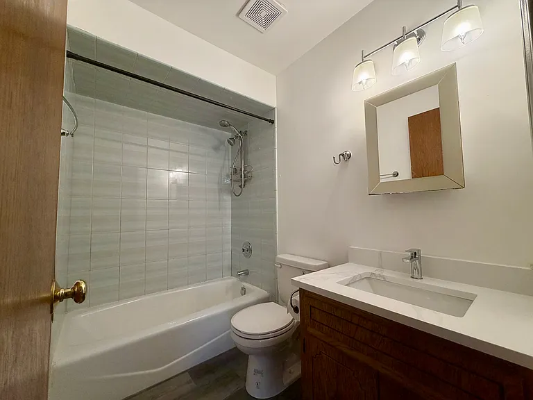 4600 Grove Ave #2N — Photo 8