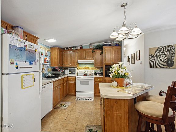 5th image of 42 Pine Forest Drive