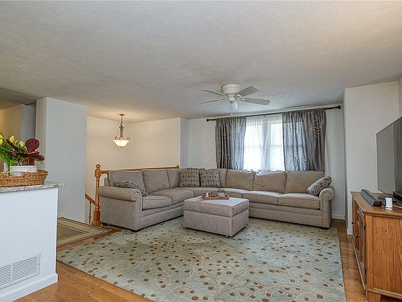 2nd image of 8007 Lingay Dr