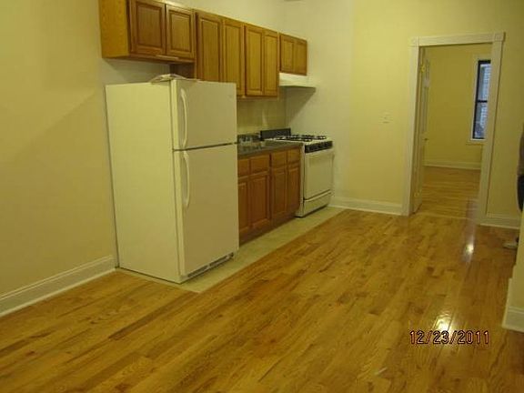 2nd image of 675 Waring Ave