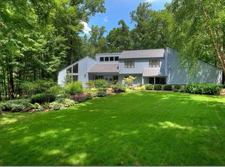 7520 Muirwood Ct, Chagrin Falls, OH 44023