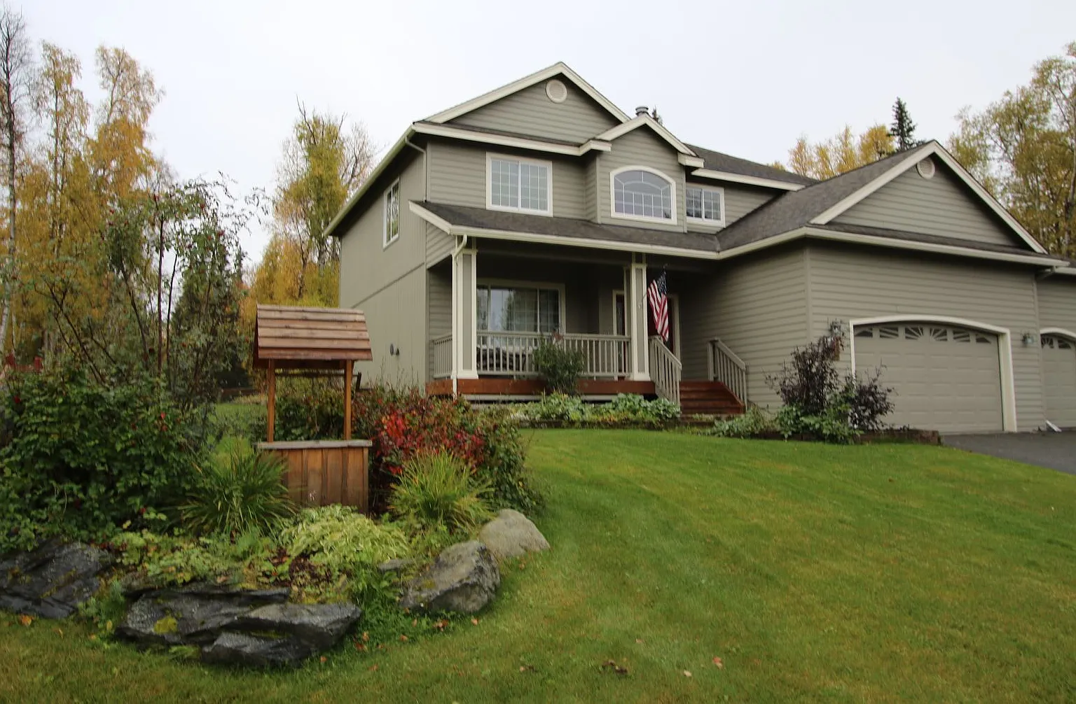 Lovely 4-Bedroom, 2.5-Bathroom Home in South Anchorage — Photo 2