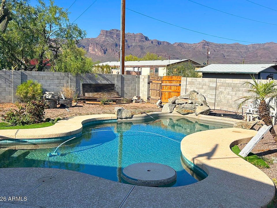 2nd image of 2548 S VAL VISTA Road