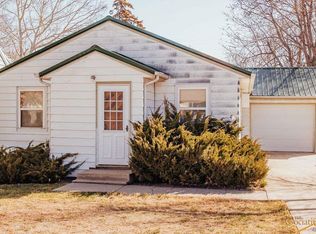 610 Glenn St, Wall, SD 57790