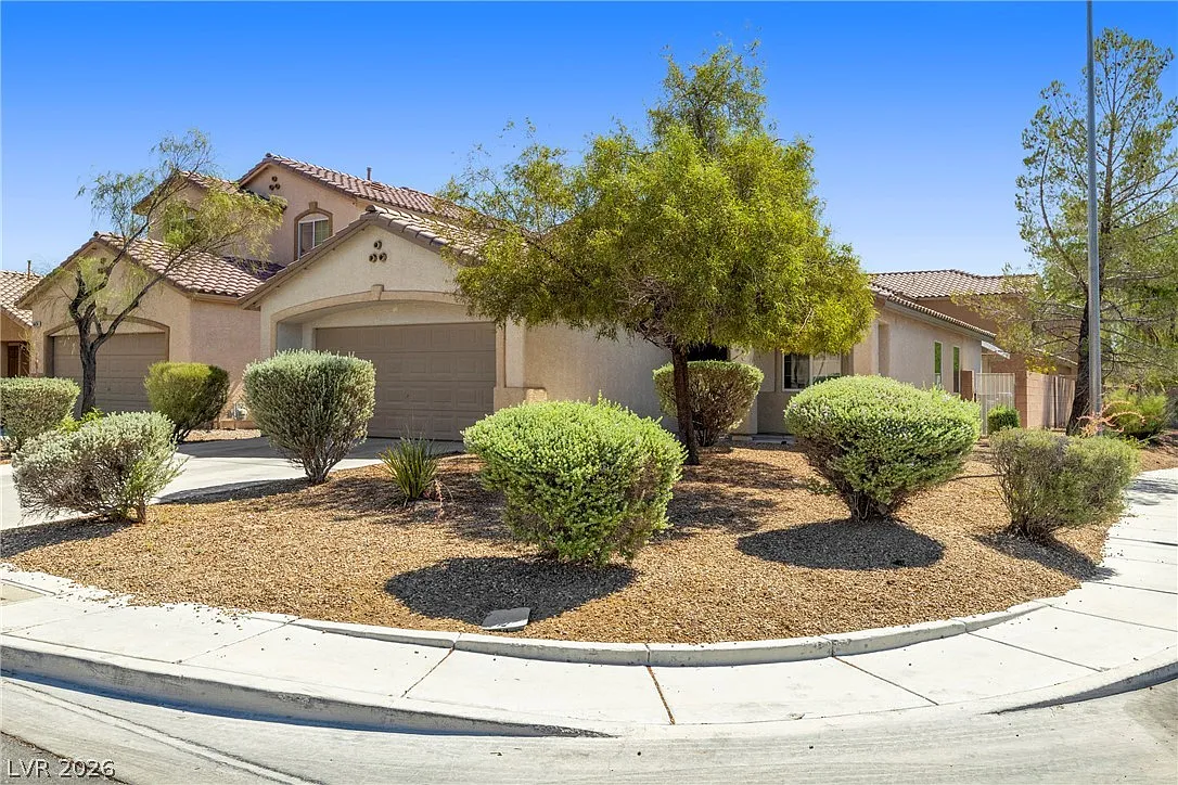 3 bed, 2.0 bath, 1293 sqft, $1,850 — Photo 2