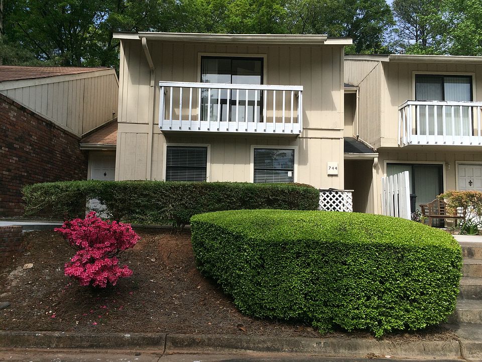2nd image of 743 Somerset Ct