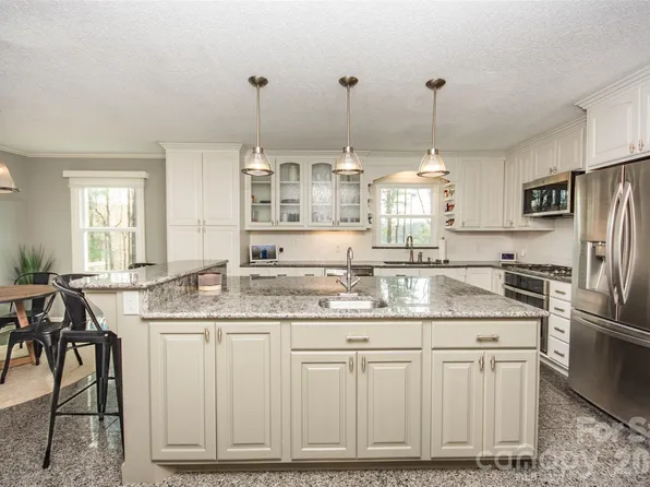2193 Hawthorne Ln, Wilkesboro, NC 28697