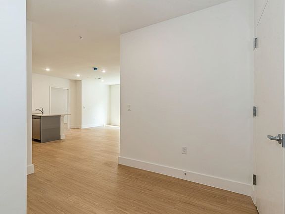 5th image of 30 Vroom St #105