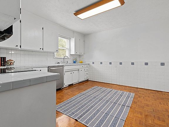 4th image of 7 Riverwood Ct