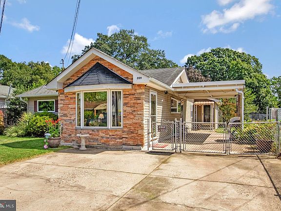 3rd image of 209 Carroll Rd