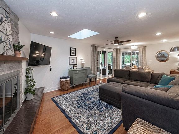 5th image of 98 Lakeview Ln