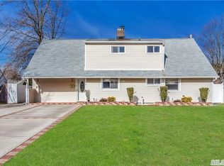 59 Blacksmith Rd, Levittown, NY 11756