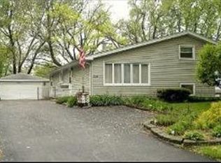 1632 Sacramento Dr, Carpentersville, IL 60110
