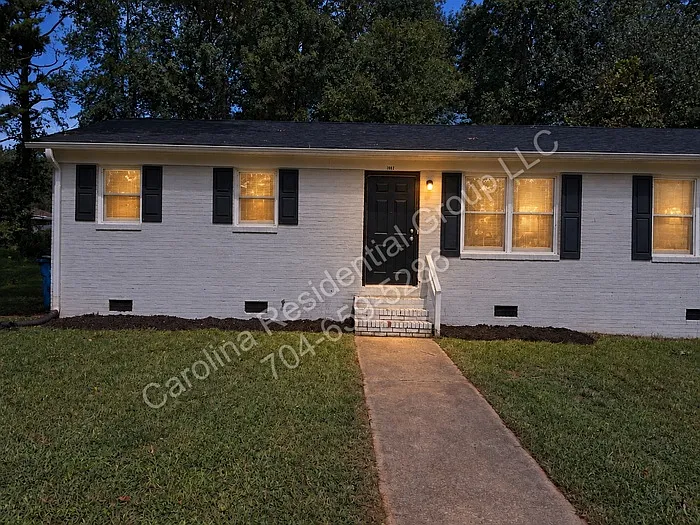 2 bed, 1.0 bath, 800 sqft, $1,125 — Photo 2