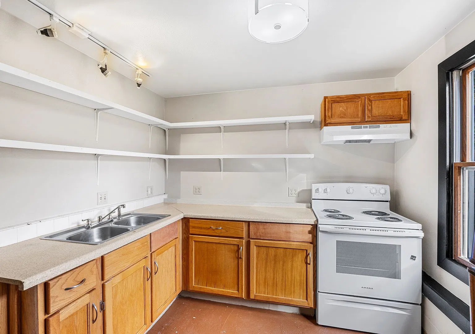 1 Bed-1 Bath For Rent — Photo 4