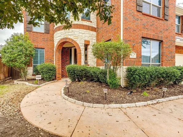 424 Aylesbury Dr, Roanoke, TX 76262