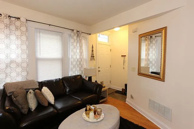 1738 W Altgeld St #F2 — Photo 9