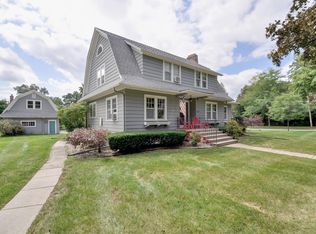 1130 Park Row St, Lake Geneva, WI 53147