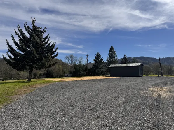 6452 Dole Rd, Myrtle Creek, OR 97457