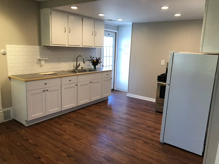 323 Wisconsin Ave #A — Photo 9