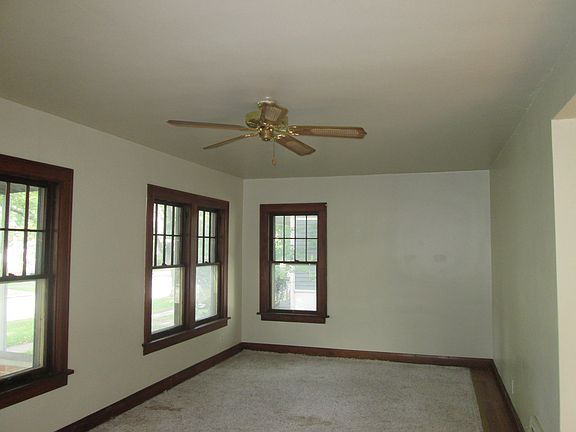 3rd image of 805 Lincoln St