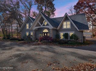 802 Surrey Ln, Anchorage, KY 40223