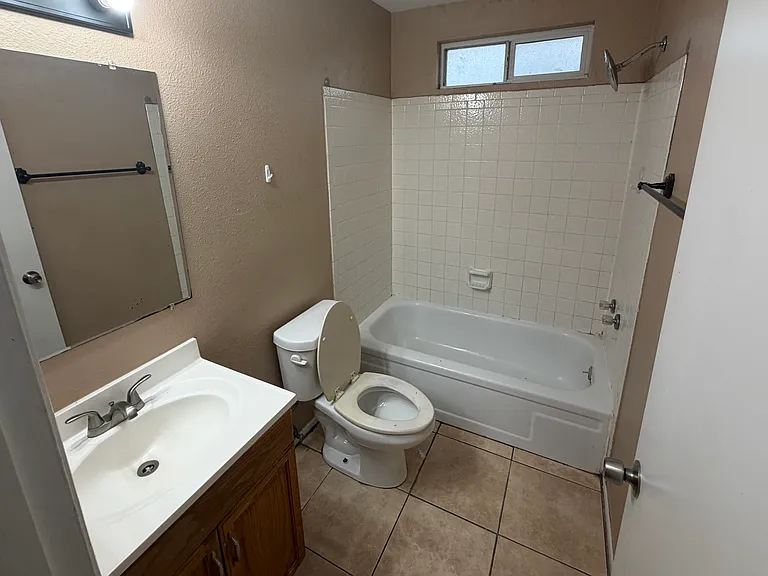 7979 W Devonshire Ave — Photo 18