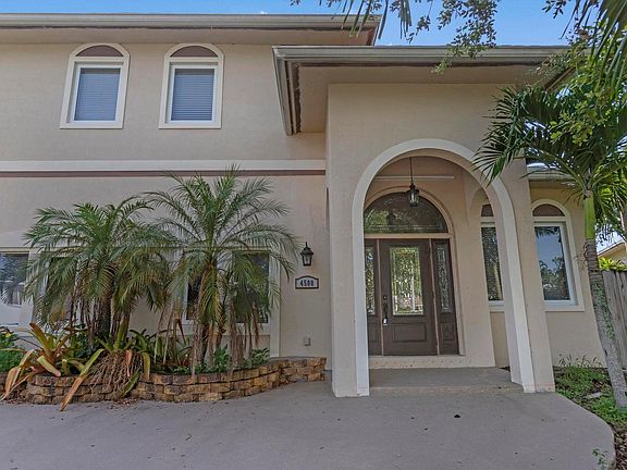 3rd image of 4500 SW 25TH Terrace