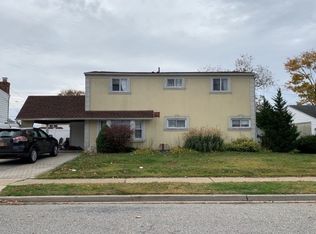36 Elves Ln, Levittown, NY 11756