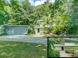 199 Chestnut Ridge Rd, Woodcliff Lake, NJ 07677
