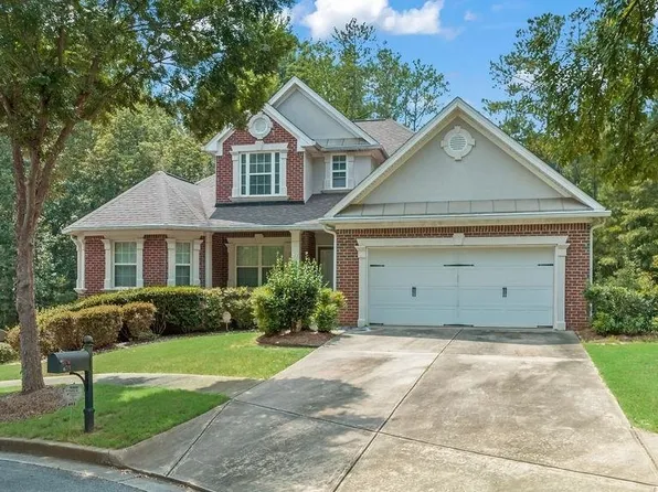 693 Bluecrest Dr, Fairburn, GA 30213