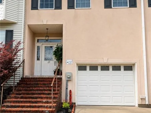 25 Stanton Hall Dr, Destrehan, LA 70047
