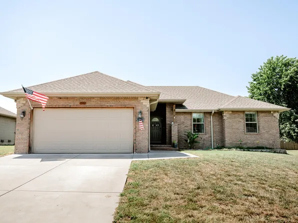 1202 Amanda Avenue, Monett, MO 65708