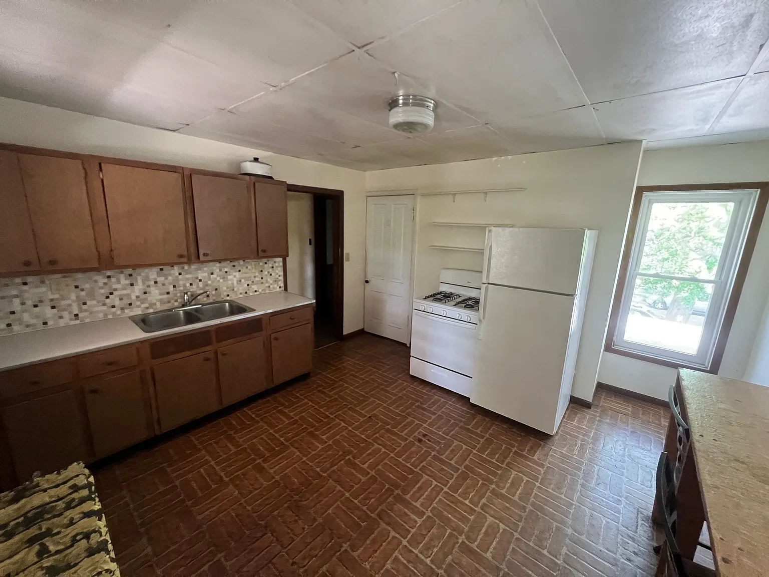 4 bed, $1,580 — Photo 1