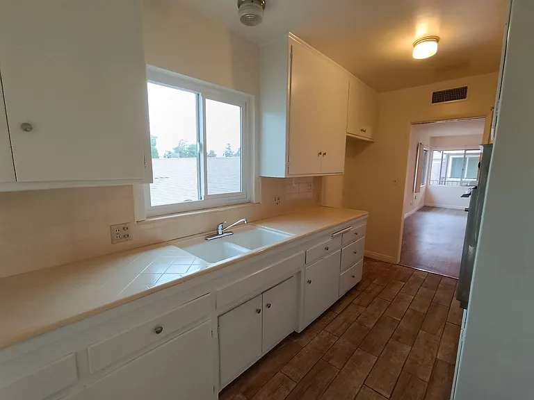 739 Southview Rd #D — Photo 6