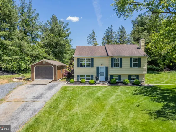 4285 Wolf Hill Dr, Hampstead, MD 21074