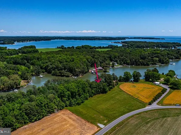 7 Cranes Creek Harbor Dr, Heathsville, VA 22473