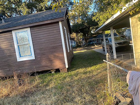 5th image of 2204 Tulip St