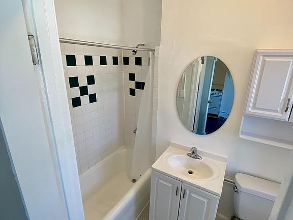 4th image of 1626 N Harvard Blvd APT 406