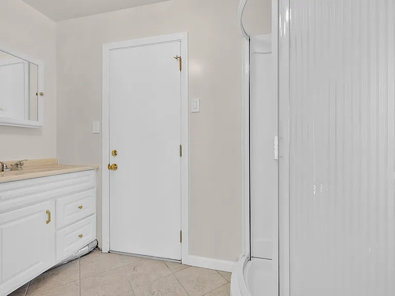 5266 Cass St — Photo 13
