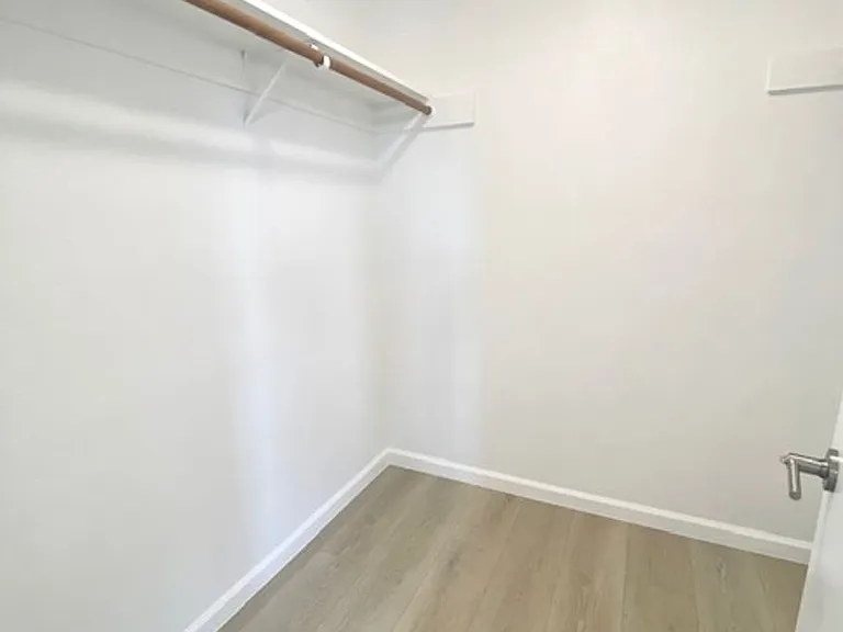 Oak Park Village Apartments — Photo 36